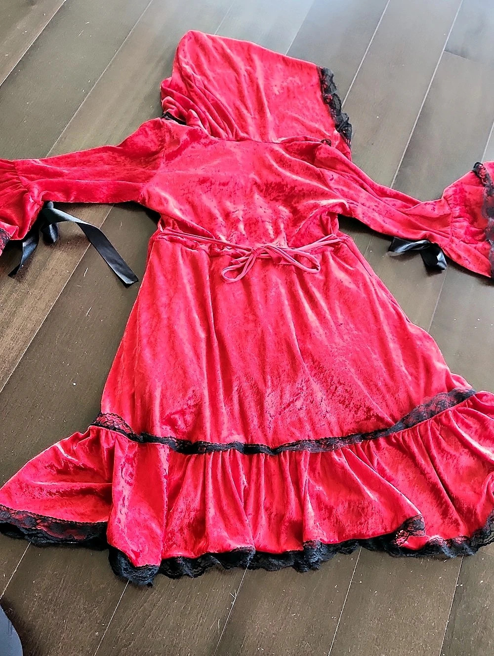 Red Hooded Halloween Costume - Picture 10 of 12